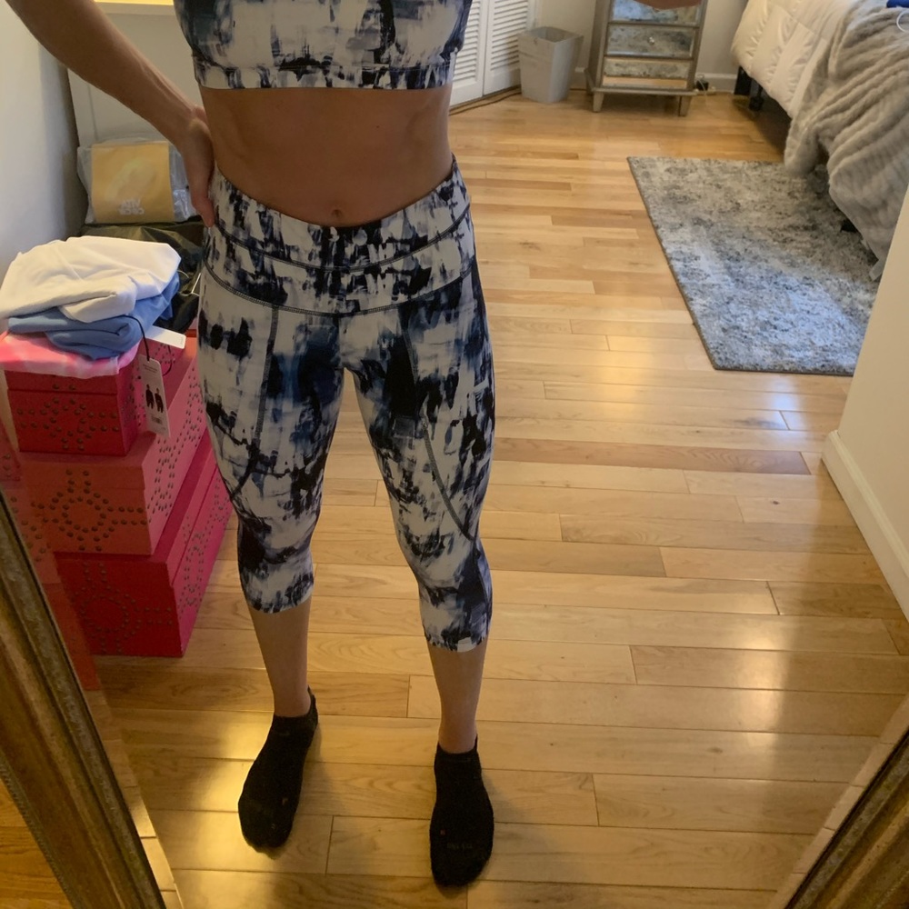 Varley Crop Leggings- Blue & white marble Sz XS